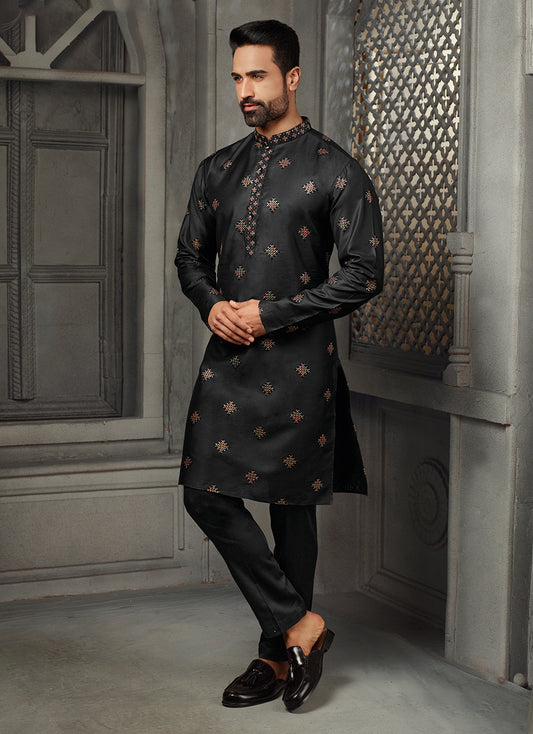 Elegant Black Silk Kurta with Intricate Embroidered Work