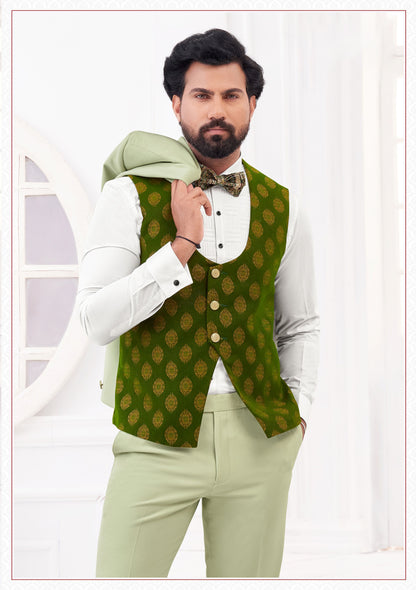 Three-Piece Suit Set in Tender Green with Dark Olive Koti